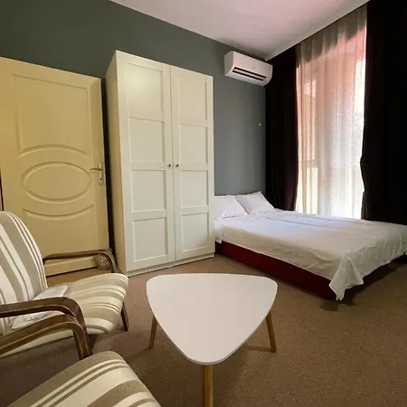 ホテル Family Garden Kŭrdzhali